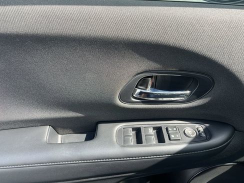 Used 2019 Honda HR-V LX image 15