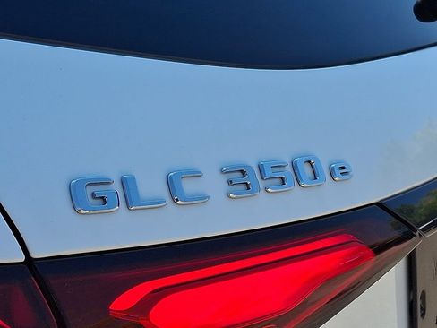 Used 2025 Mercedes-Benz GLC 350e 4MATIC image 30