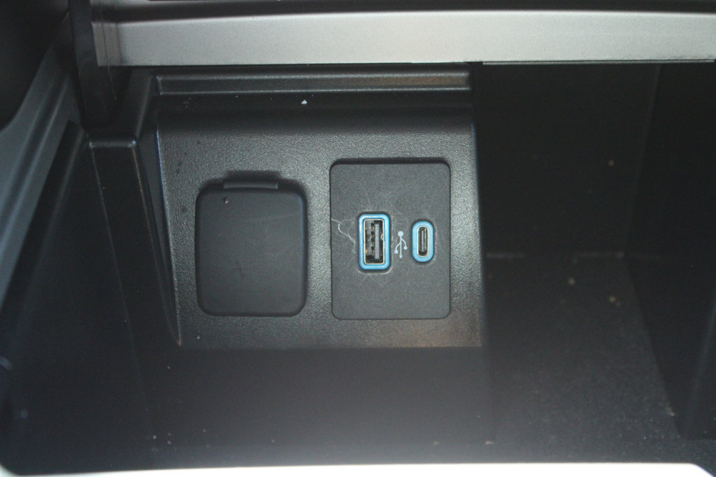 Used 2024 Ford Explorer XLT AWD/4WD image 26