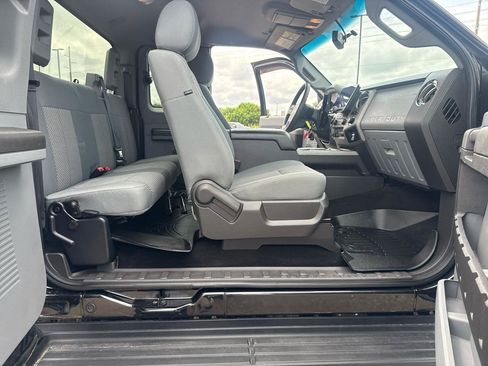 Used 2012 Ford F250 XLT w/ Heavy Service Suspension Pkg AWD/4WD image 24