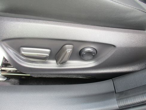 Used 2024 Toyota Prius XLE AWD/4WD image 16