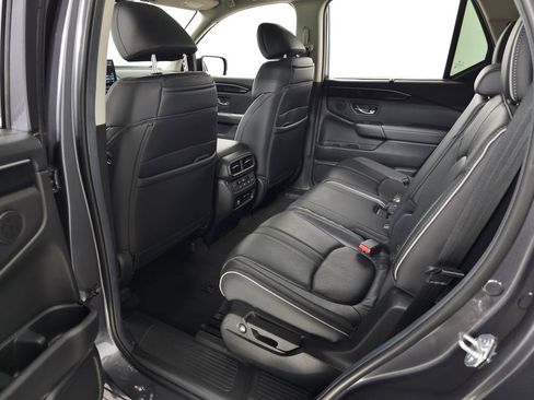 Used 2025 Honda Pilot Elite image 34