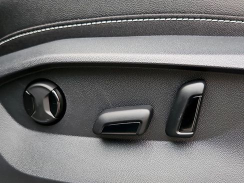 New 2026 Volkswagen Taos SEL image 18