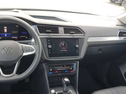 Certified 2023 Volkswagen Tiguan SE w/ Panoramic Sunroof Package FWD image 20
