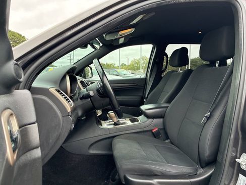 Used 2017 Jeep Grand Cherokee Laredo w/ Quick Order Package 23E image 11