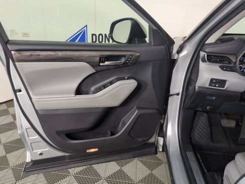 Used 2020 Toyota Highlander Limited AWD/4WD image 10