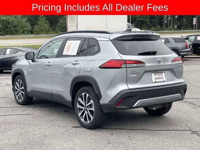 Used 2025 Toyota Corolla Cross XLE FWD image 3