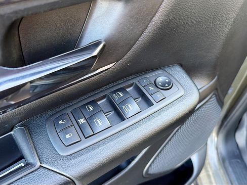 Used 2021 RAM 1500 Big Horn w/ Built-to-serve Edition image 7