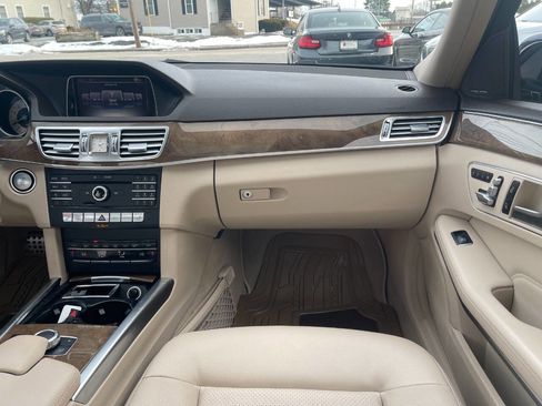 Used 2016 Mercedes-Benz E 350 E 350 4MATIC AWD 4dr Sedan image 28