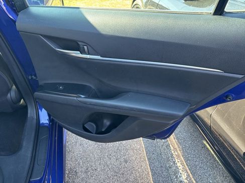 Used 2018 Toyota Camry LE image 38