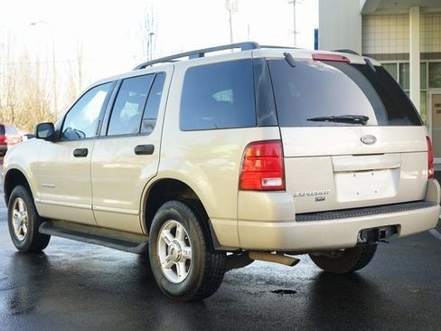 Used 2004 Ford Explorer XLT image 5