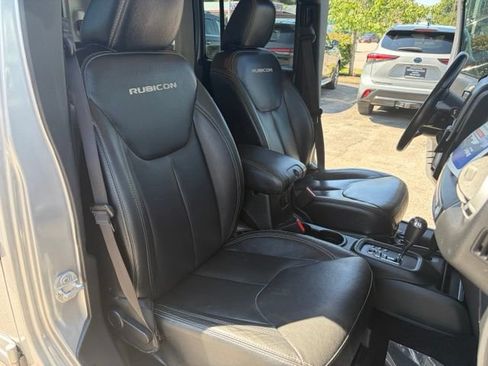 Used 2017 Jeep Wrangler Unlimited Rubicon AWD/4WD image 34