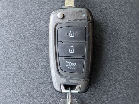 Used 2020 Hyundai Santa Fe SE FWD image 27