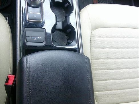 Used 2020 Ford Edge SE FWD image 15