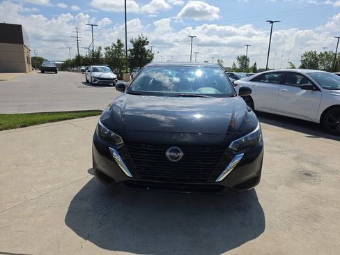 Used 2024 Nissan Sentra SV FWD image 2