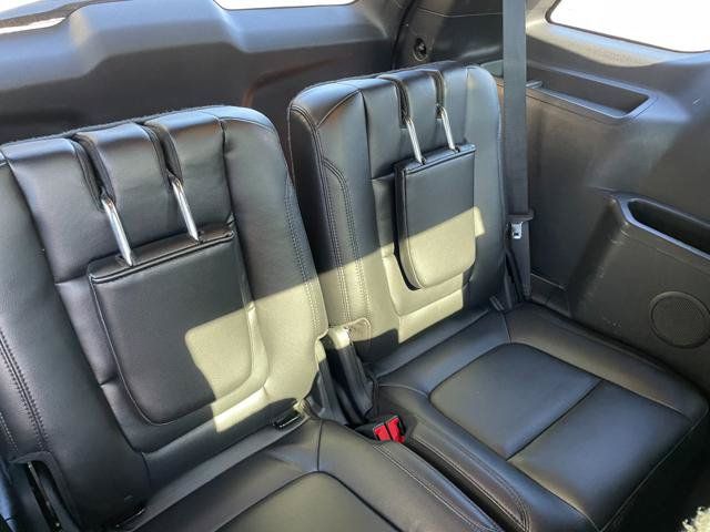 Used 2017 Ford Explorer XLT w/ Equipment Group 202A AWD/4WD image 28
