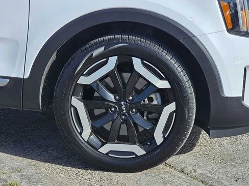 Used 2024 Kia Telluride EX image 17