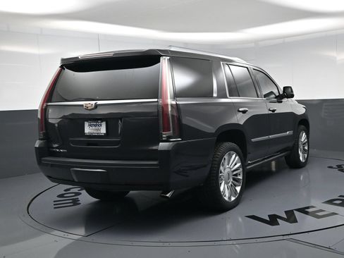 Used 2018 Cadillac Escalade Platinum AWD/4WD image 9