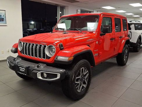 Used 2024 Jeep Wrangler Sahara image 3