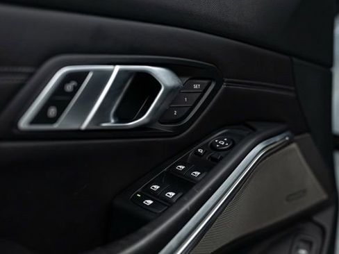 Used 2021 BMW M3 Competition image 25