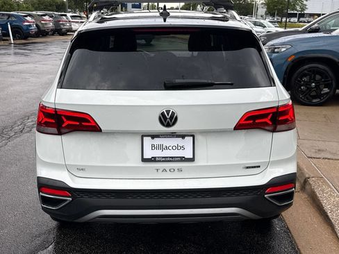 Used 2024 Volkswagen Taos SE w/ Panoramic Sunroof Package AWD/4WD image 5