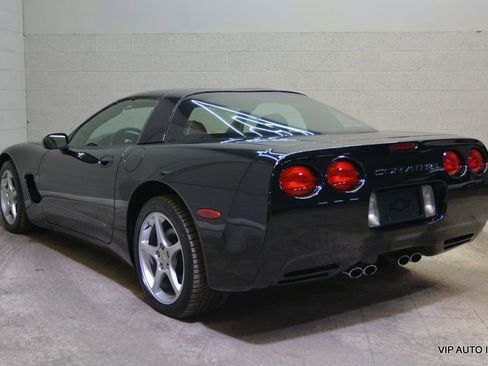 Used 2001 Chevrolet Corvette Coupe image 3