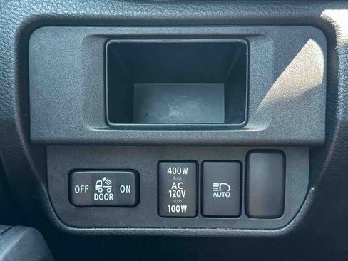 Used 2018 Toyota Tacoma TRD Off-Road RWD image 33