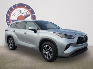 Used 2024 Toyota Highlander LE video 2