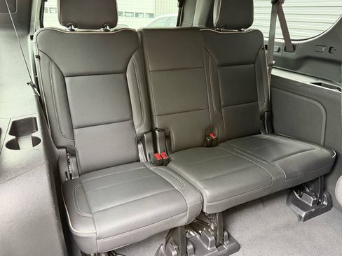 Used 2024 Chevrolet Suburban Premier AWD/4WD image 18