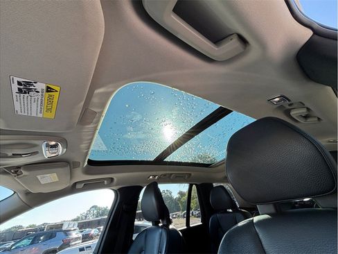 Used 2018 Volvo XC90 T6 Momentum w/ Convenience Package AWD/4WD image 38
