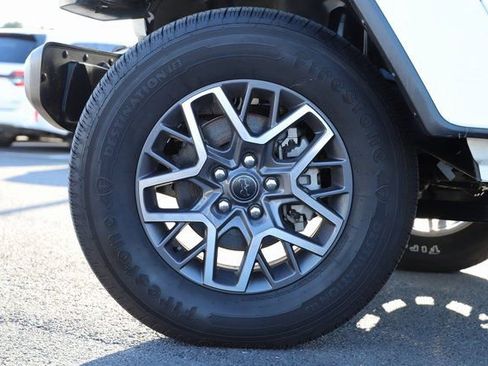 Used 2025 Jeep Wrangler Sahara image 2