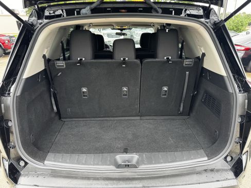 Used 2025 Nissan Pathfinder S FWD image 29