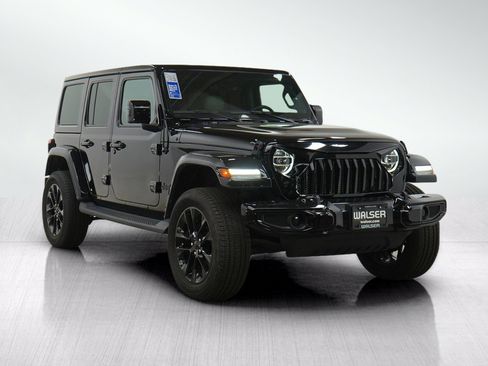 Used 2022 Jeep Wrangler Unlimited Sahara AWD/4WD image 7