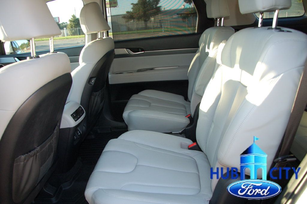 Used 2022 Hyundai Palisade SEL w/ Premium Package FWD image 12