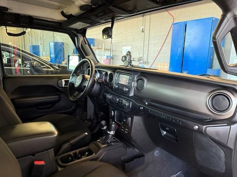 Used 2018 Jeep Wrangler Unlimited Sport image 9