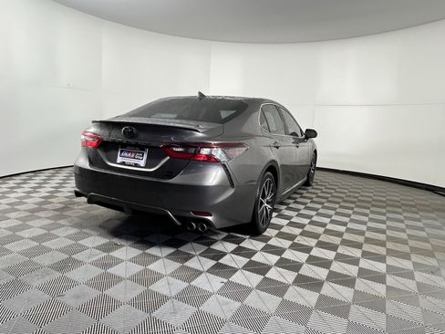 Used 2023 Toyota Camry SE image 5