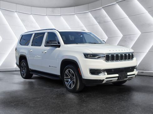 Used 2024 Jeep Wagoneer L Series II RWD image 1