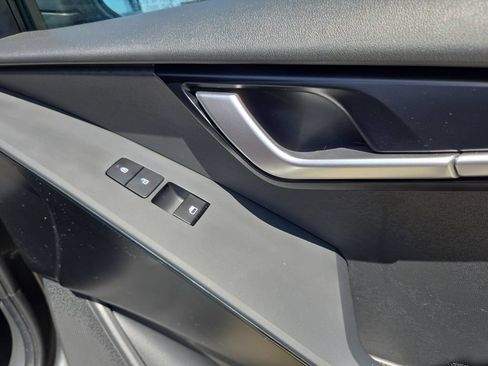 Used 2025 Kia Niro LX FWD image 33