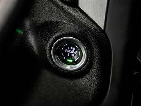 Used 2022 GMC Sierra 2500 SLE w/ SLE Value Package; image 18