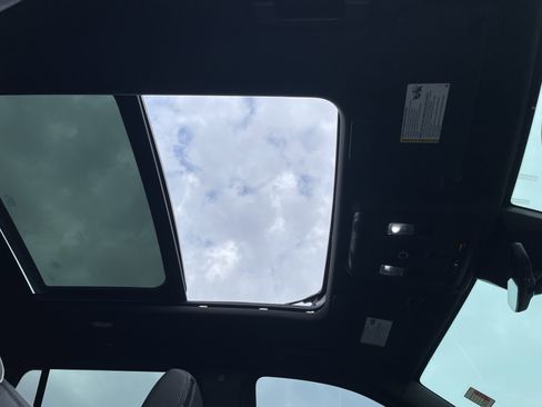 Used 2024 Cadillac Escalade Sport w/ LPO, ONYX Package image 17