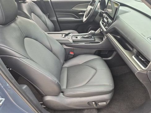 Used 2025 Toyota Grand Highlander AWD image 31