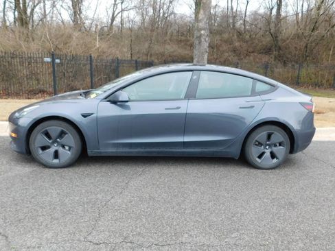 Used 2023 Tesla Model 3 Standard Range image 2