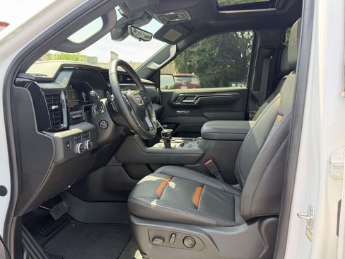 Used 2025 GMC Sierra 1500 AT4 w/ AT4 Premium Package AWD/4WD image 14