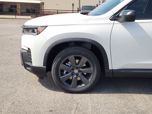 New 2026 Honda Pilot Sport image 9