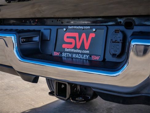 Used 2024 RAM 2500 Tradesman w/ Chrome Appearance Group image 12