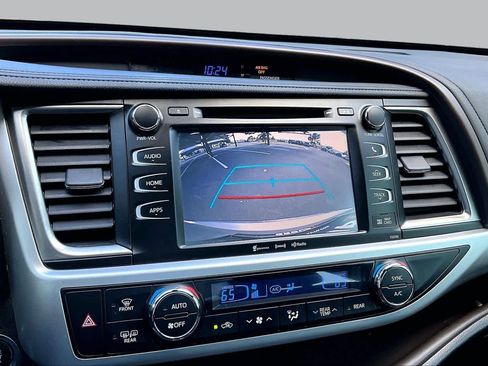 Used 2019 Toyota Highlander XLE FWD image 27