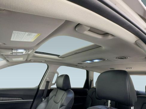 Used 2024 Kia Telluride EX w/ EX Captain's Chair Package image 13