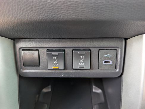 Used 2024 Toyota Corolla Cross XLE w/ Convenience Package FWD image 18