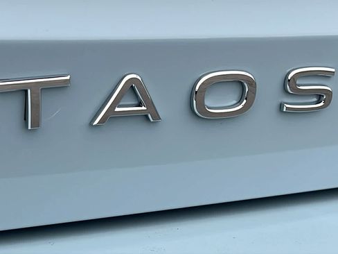 New 2026 Volkswagen Taos SE image 28