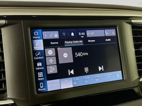 Used 2023 Chrysler Voyager LX image 16